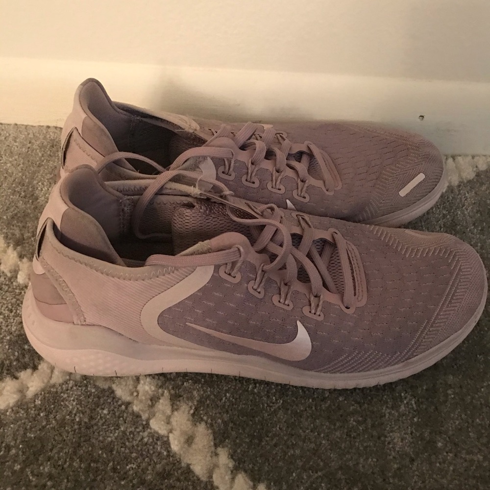 Nike - Picture 4 of 5